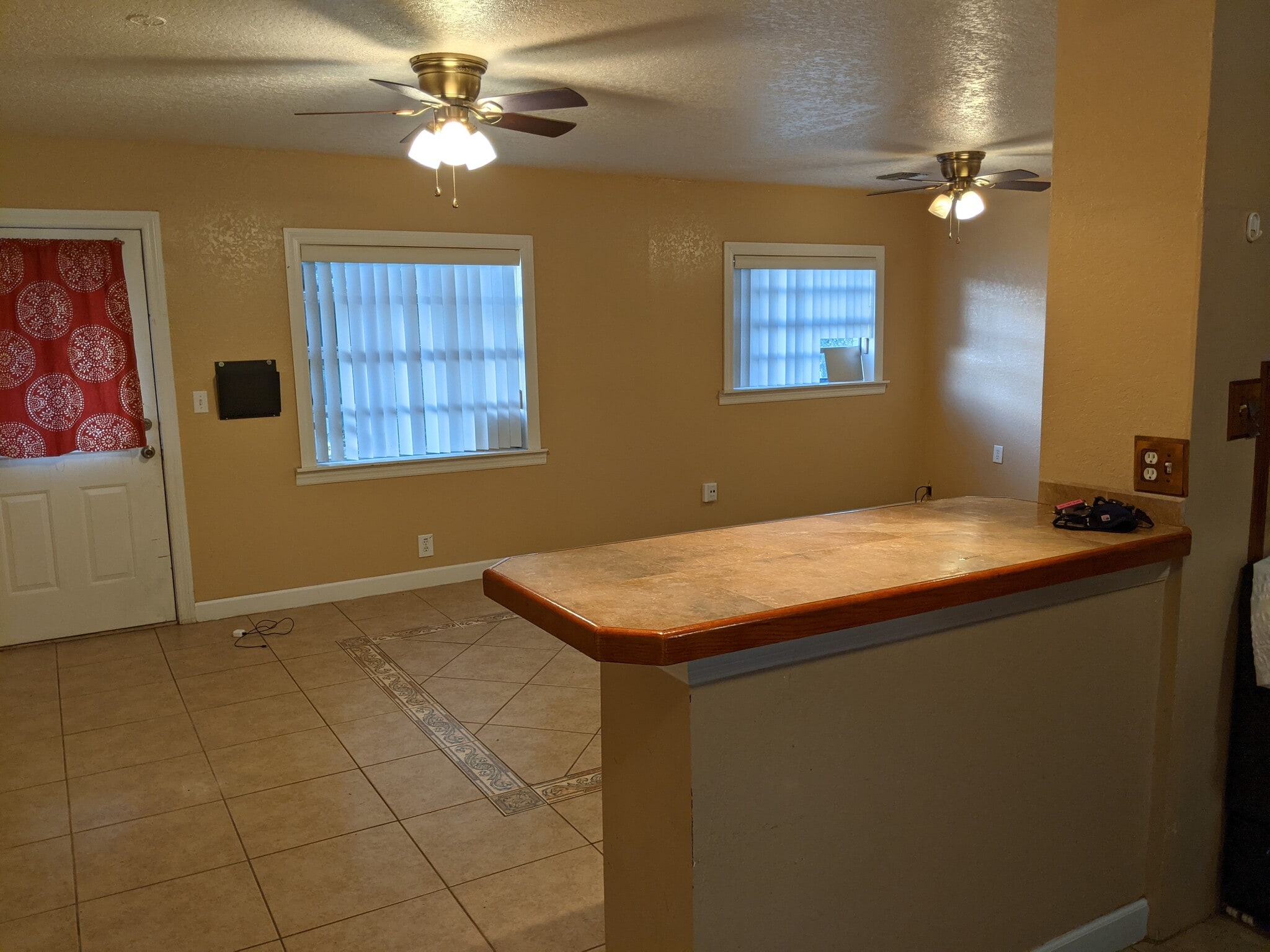 Building Photo - 2601 Bonneville Dr