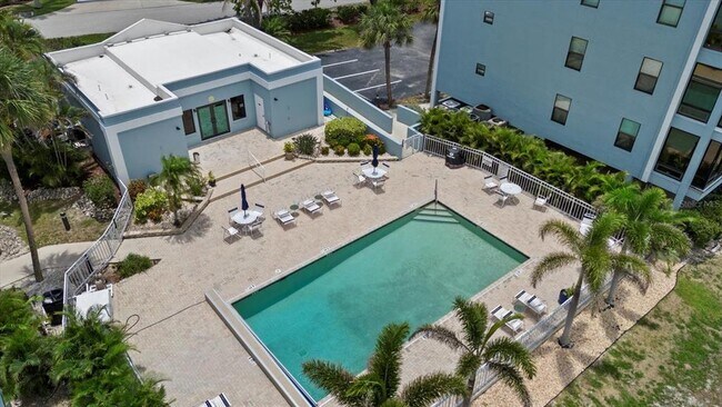 Building Photo - 1750 Jamaica Way