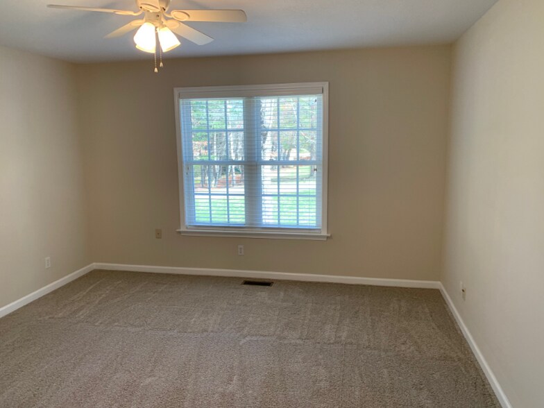 Building Photo - 111 Chestnut Ln