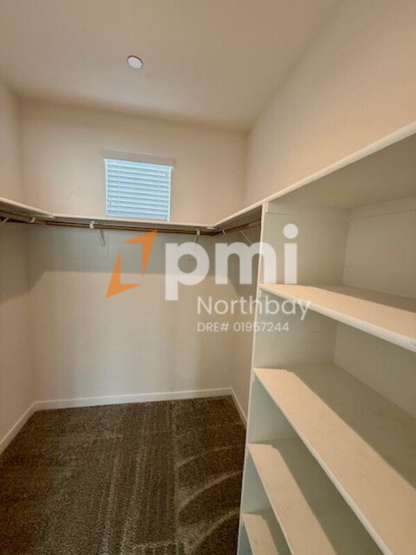 Building Photo - 707 Carnation Dr