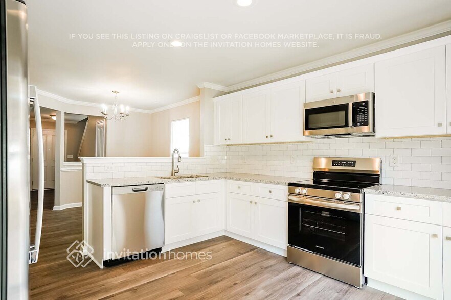 Building Photo - 2406 Ferdinand Dr