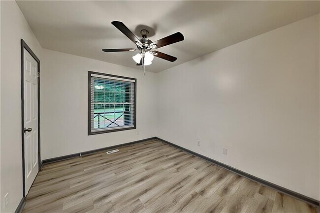 Building Photo - 5406 Jamestowne Dr
