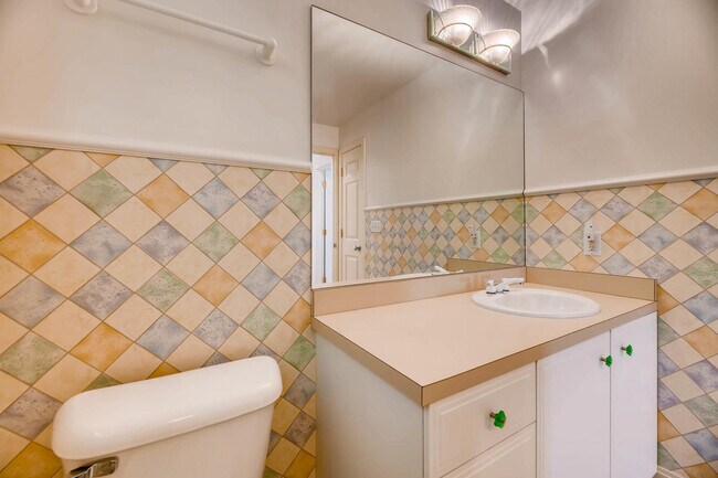 Building Photo - Queen Anne Home