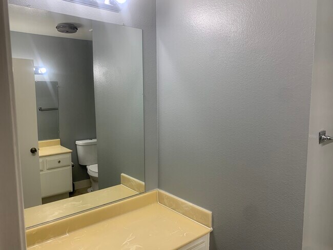 Master Bedroom (en-suite bathroom) - 11473 Moorpark St