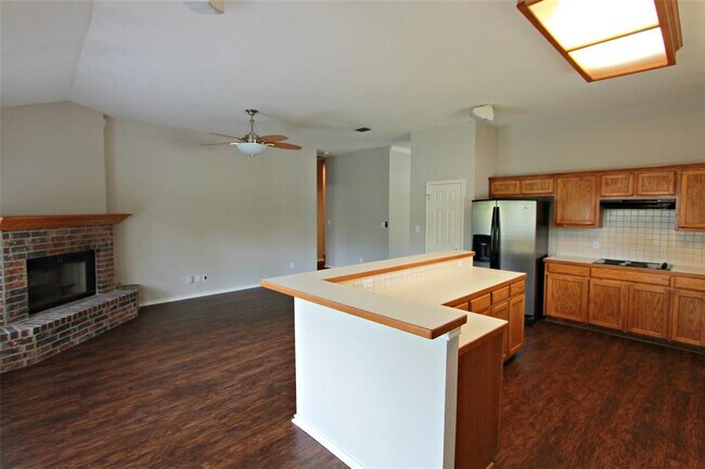 Building Photo - 500 Sophie Ct