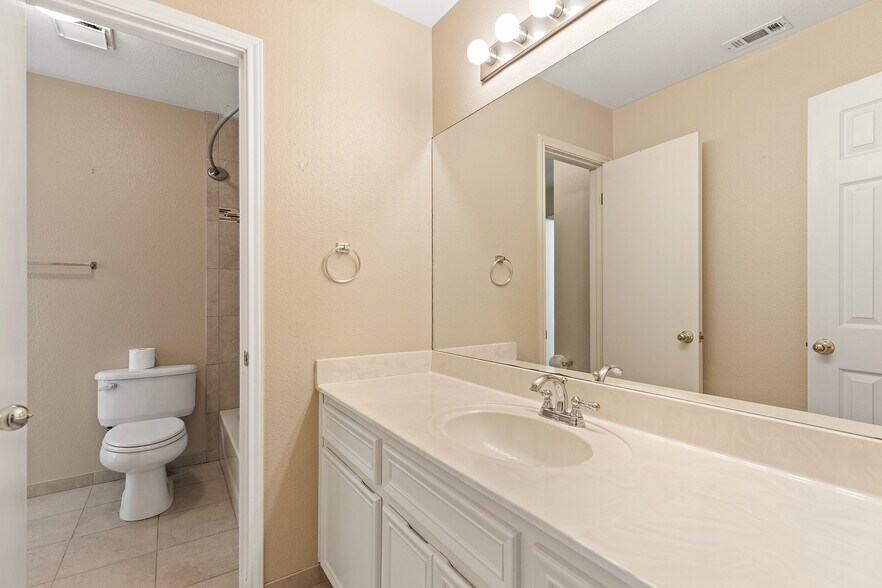 Building Photo - 9004 Brimstone Ln