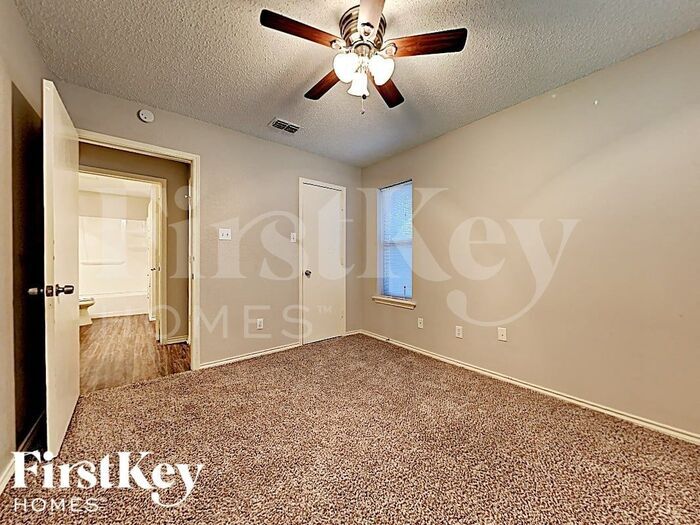 Building Photo - 3815 Coronet Ln