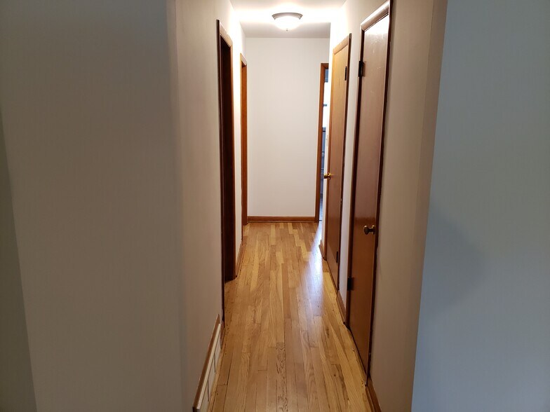 Building Photo - 162 Fairway Dr