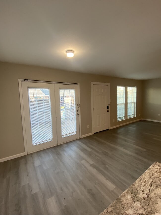 Building Photo - 992 Park Meadow Dr