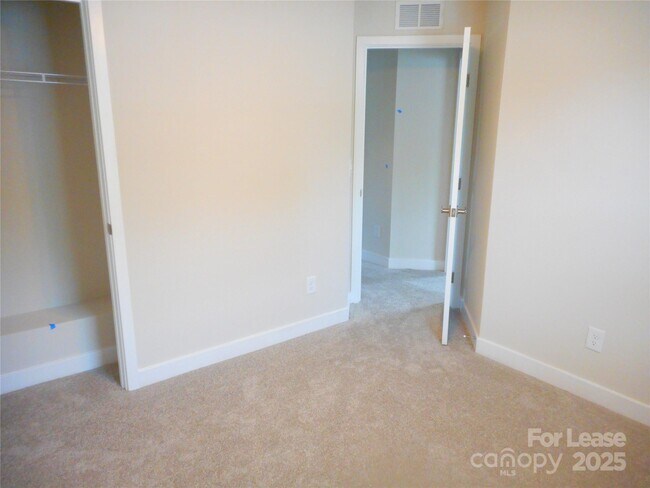 Building Photo - 421 Serenity Cir