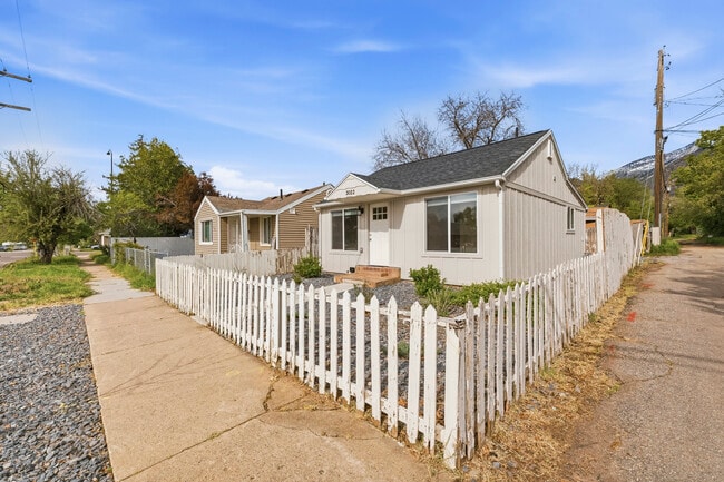 Building Photo - 3022 Jefferson Ave