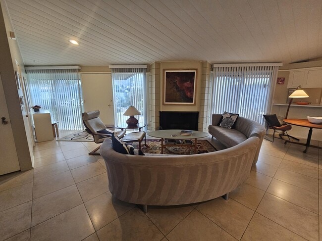 Building Photo - 37800 Da Vall Dr