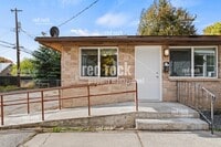 Building Photo - 2424 E Diamond Ave