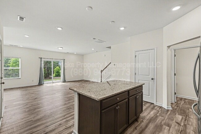 Building Photo - 2785 Yeager Dr NW