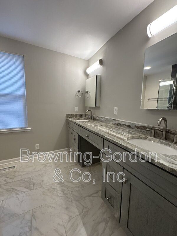 Building Photo - 5817 Carl Pl