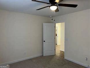Building Photo - 135 Hughes Dr