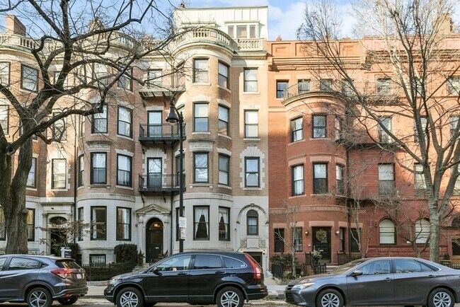 Building Photo - 482 Beacon St