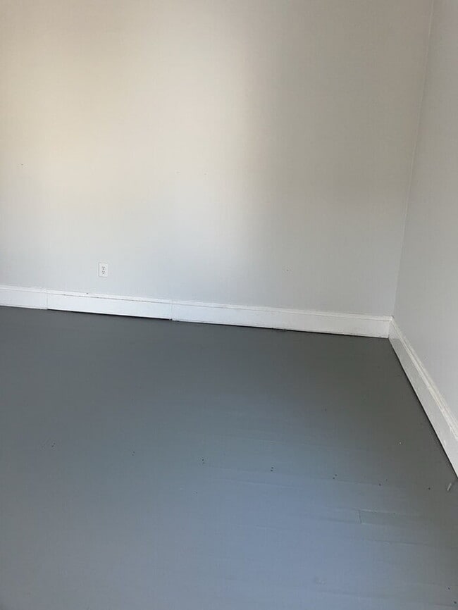 Building Photo - 213 C St