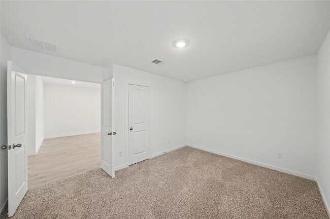 Building Photo - 3930 Langridge Dr