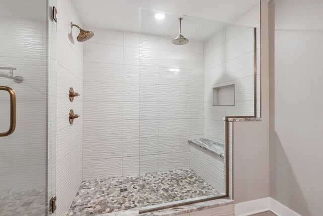 Building Photo - Luxury Condo in Dublin's Coveted Bridge Pa...