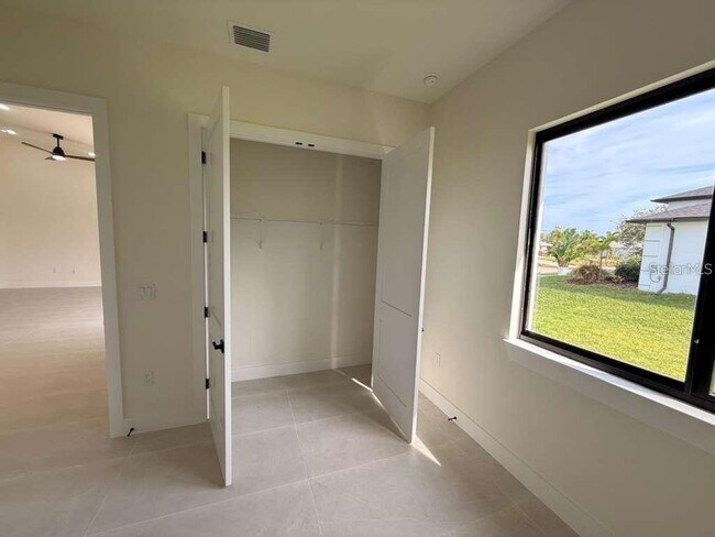 Building Photo - 10426 Live Oak Rd