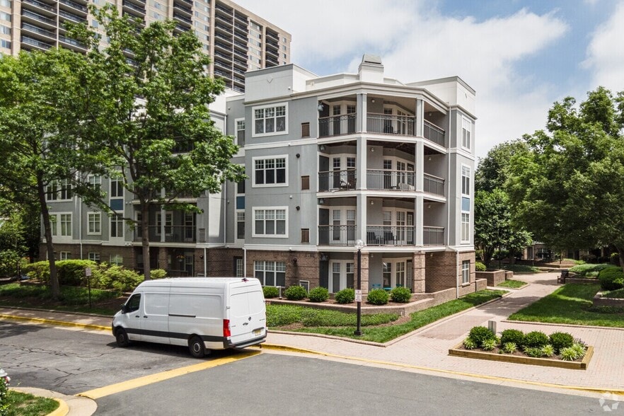 Building Photo - 5563 Seminary Rd