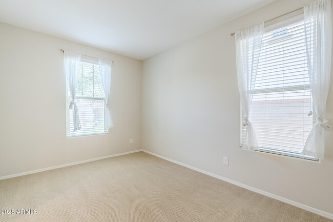 Building Photo - 9910 E Theia Dr
