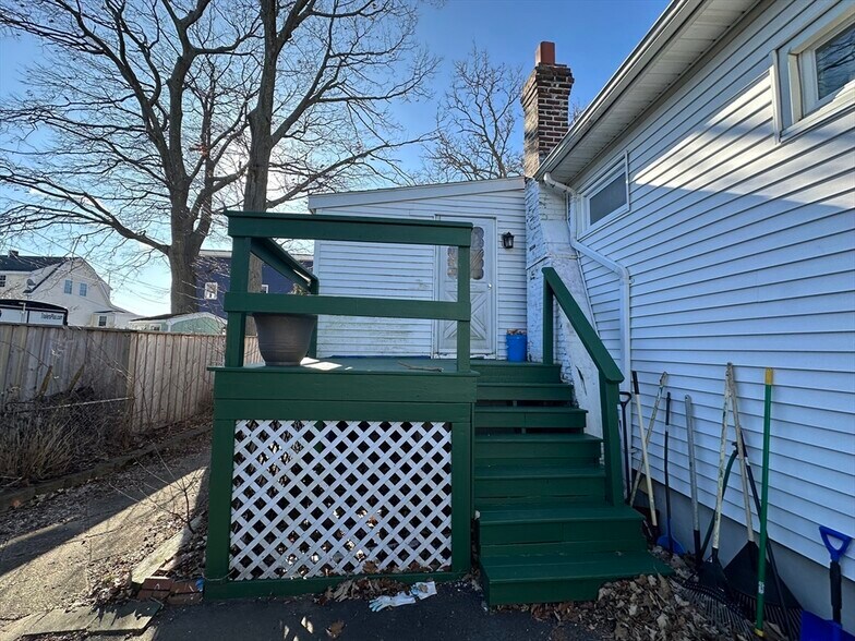 Building Photo - 32 Oak Island Rd