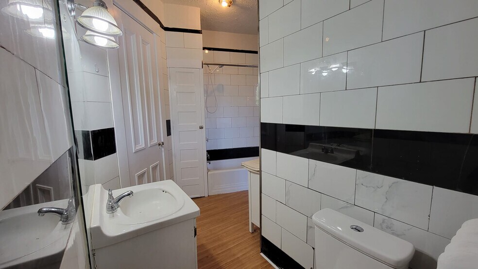 Building Photo - 5 Bluff Ave