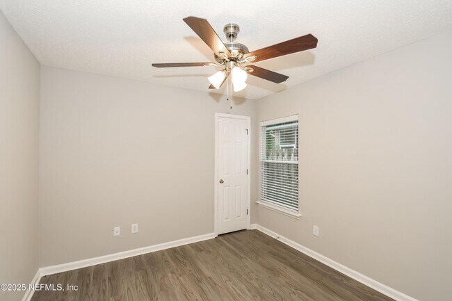 Building Photo - 14297 Fish Eagle Dr E