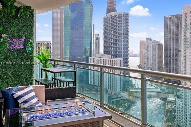 Building Photo - 350 S Miami Ave