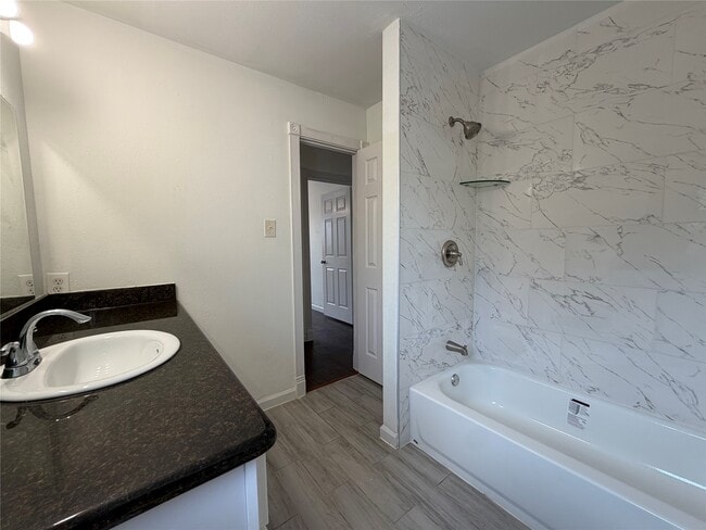 Building Photo - 5375 Little John Ln