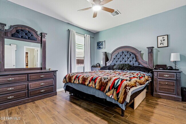 Building Photo - 6166 Hidden Psge Ave