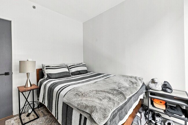 Building Photo - 55 Lagrange St