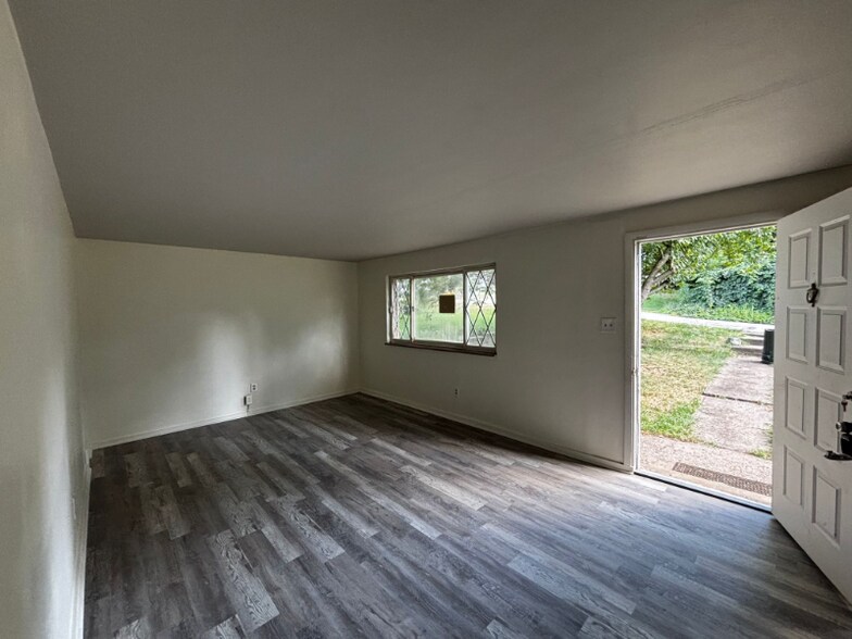 Building Photo - 3107 Idaho St