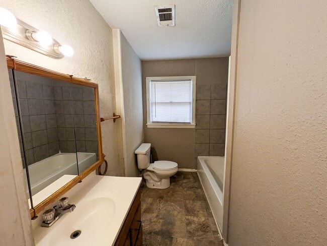 Building Photo - 306 Bridal Wreath Ave