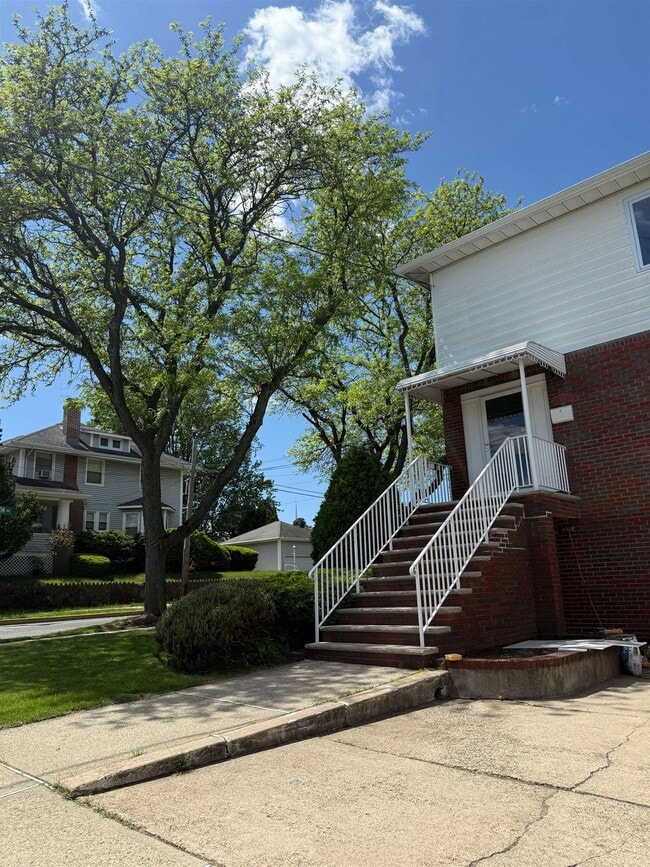 Building Photo - 203 Terrace Ave