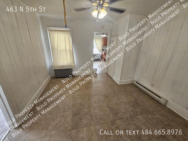 Building Photo - 463 N 5th St