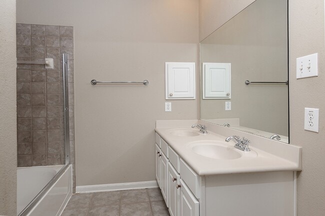 Building Photo - 54 S Longsford Cir