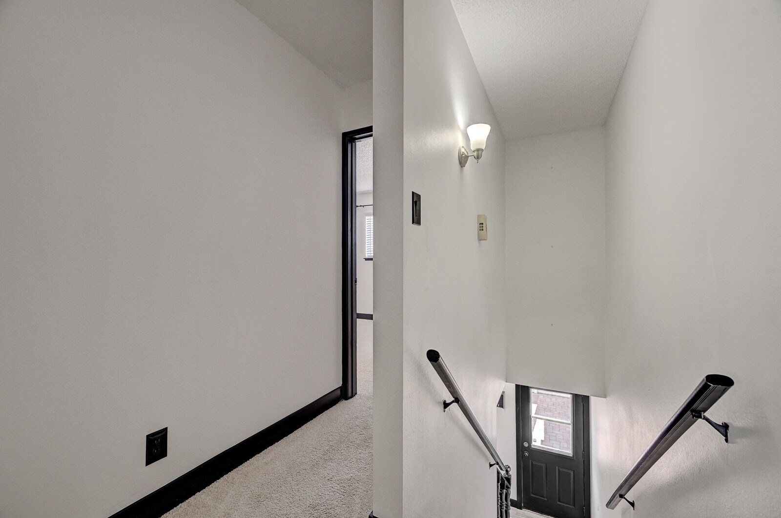 Building Photo - 573 Greenbriar Townhouse Way