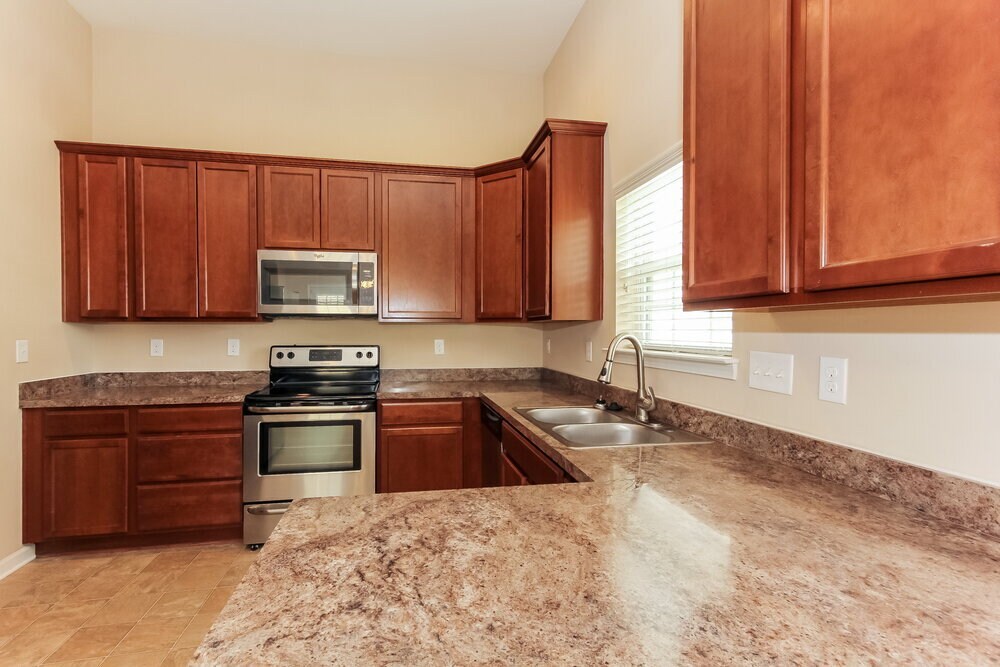 Building Photo - 3324 Mortemer Ln