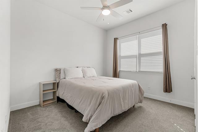 Building Photo - 2124 Village Walk Ln