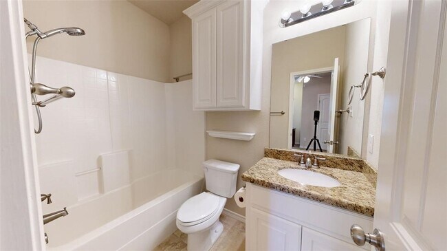 Building Photo - 3805 Silverthorne Ln