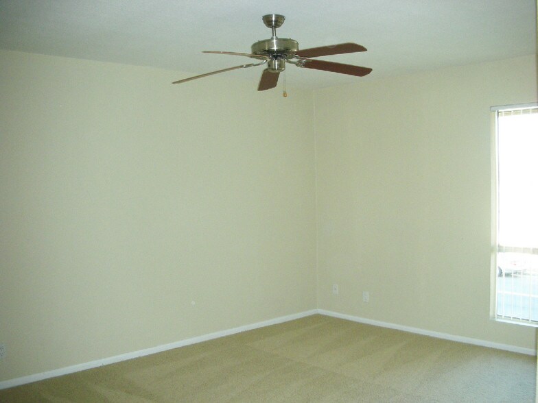 Master Bedroom - 615 Fredricks Ave