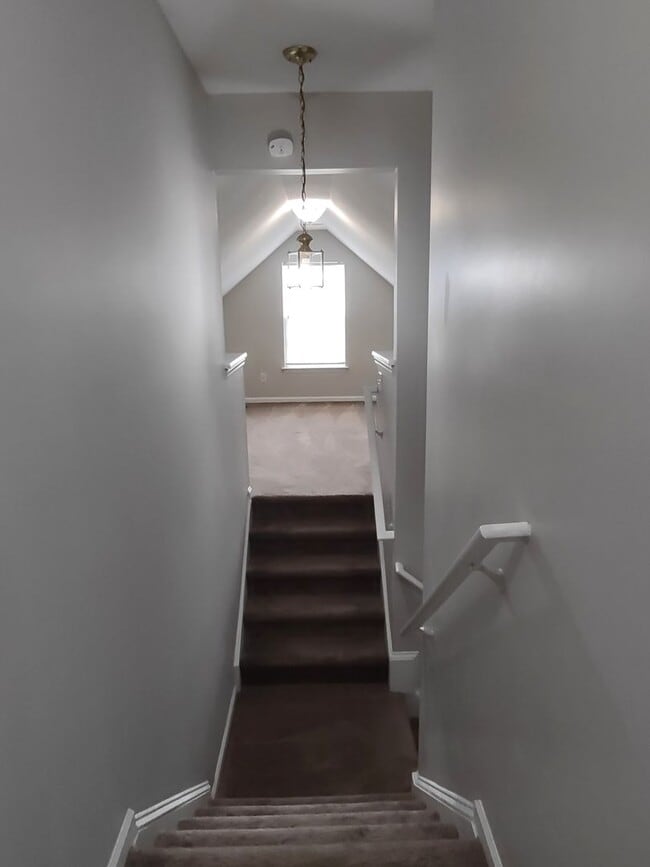 Building Photo - Move-In Ready Home located in the Back Cre...