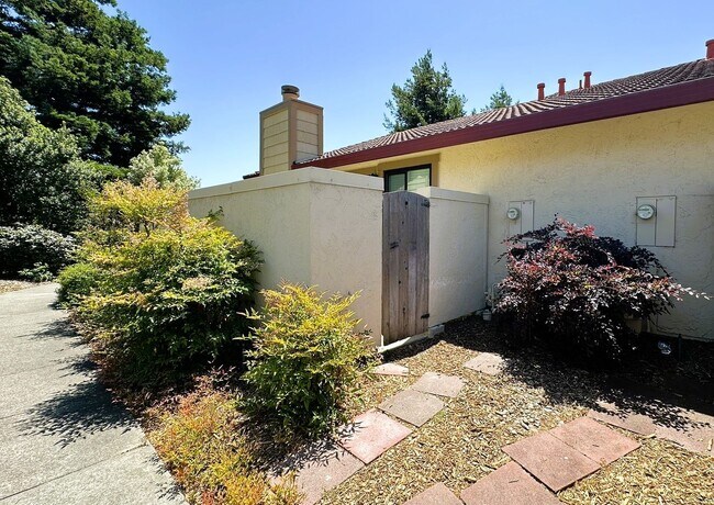Building Photo - 140 Park Pl Dr
