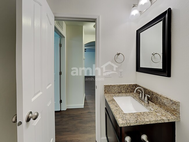 Building Photo - 9963 W Rustica St
