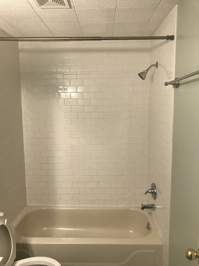 Building Photo - 3 bedroom 1.5 bathroom house in Gahanna fo...