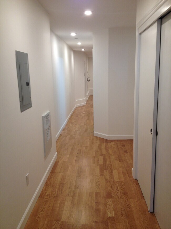 Building Photo - 648 Natoma St