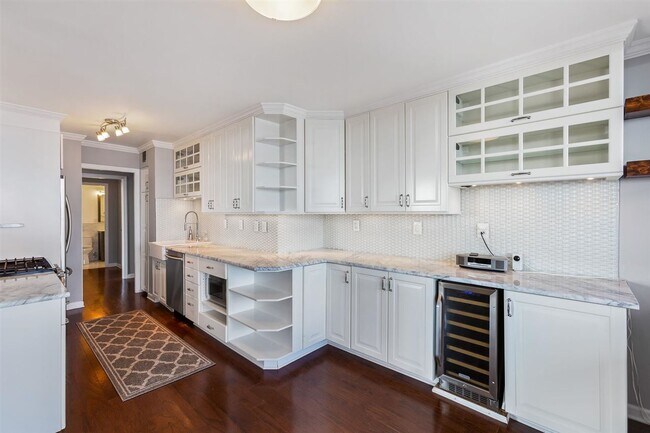 Building Photo - 6040 BLVD E